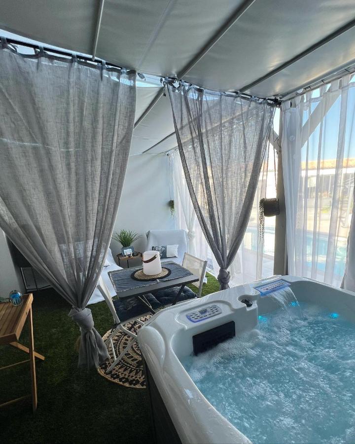 Suites By Aix Keys Avec Jacuzzi Privatif 5 Min Des Plages Fouras Saint-Laurent-de-la-Pree Exterior photo