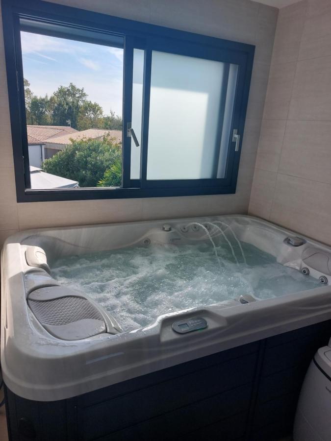 Suites By Aix Keys Avec Jacuzzi Privatif 5 Min Des Plages Fouras Saint-Laurent-de-la-Pree Exterior photo