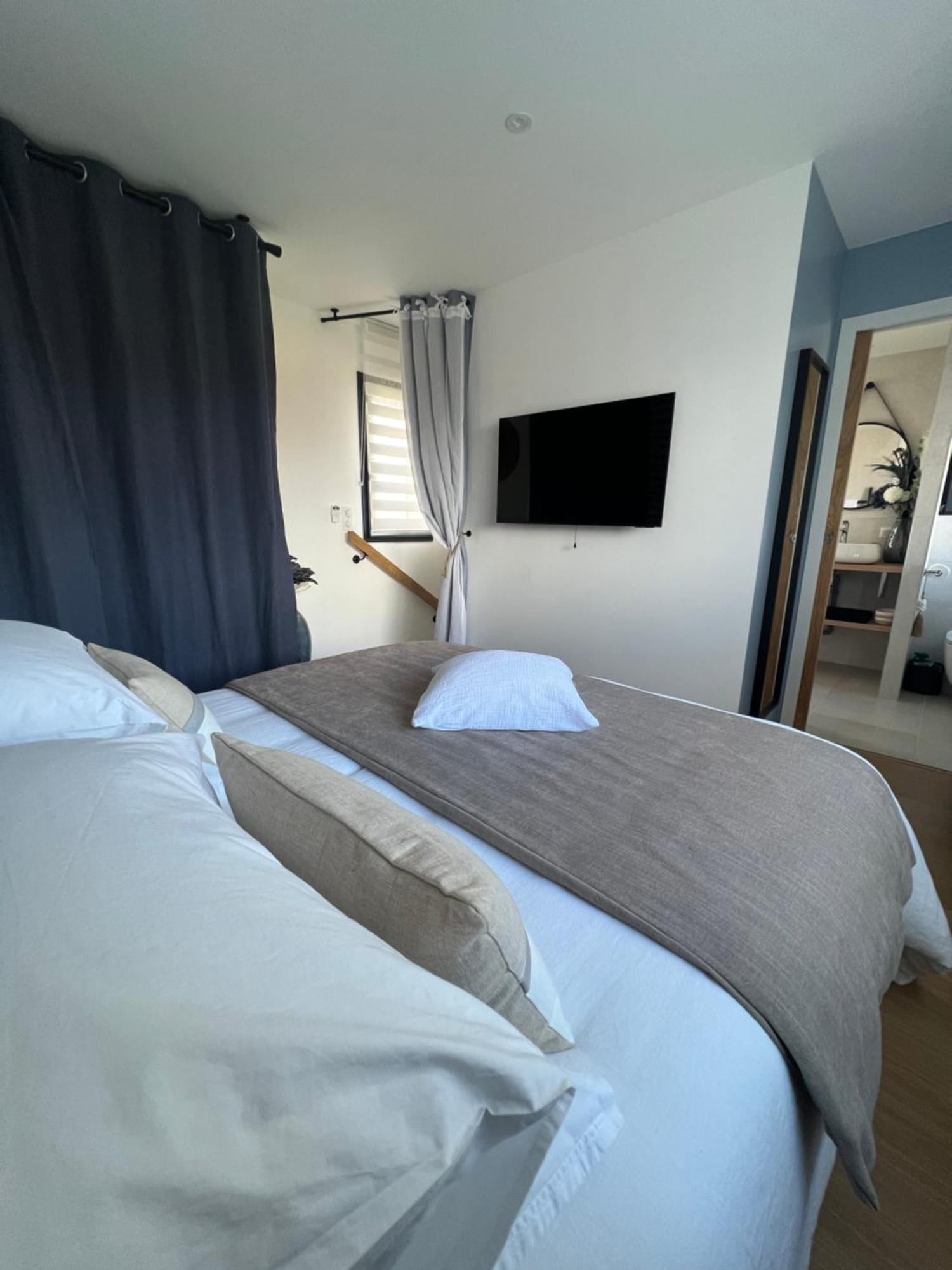 Suites By Aix Keys Avec Jacuzzi Privatif 5 Min Des Plages Fouras Saint-Laurent-de-la-Pree Exterior photo